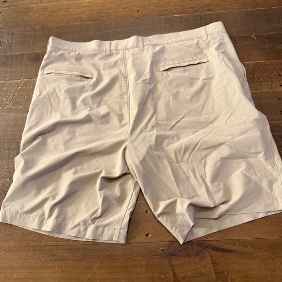 Peter Millar Shackleford  Tan Hybrid Shorts 38” - Picture 2 of 7